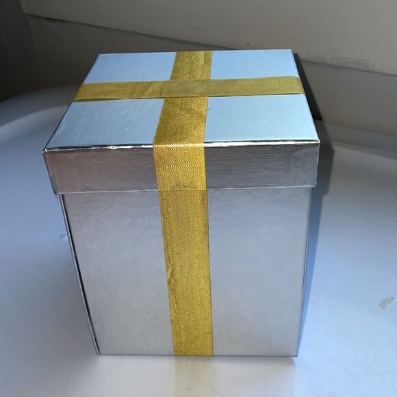 Avon 2007 Snowman Folding Christmas Box that plays “Deck The Halls” - Picture 6 of 9